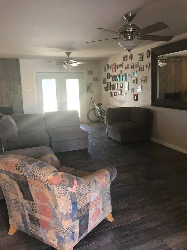 10416 Ashwood Dr, El Paso, TX 79935 - photo 6