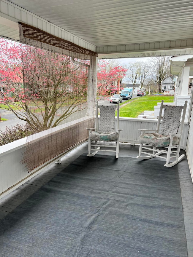 311 W Locust St, Johnson City, TN 37604 - photo 2