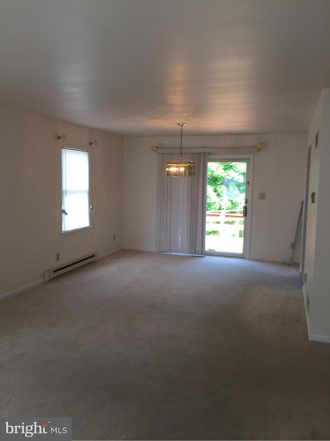 2719 Fillmore Dr, Chambersburg, PA 17201 - photo 4