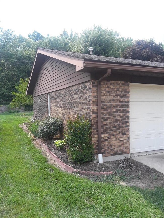 1965 Raintree Trail, Collinsville, IL 62234 - photo 2