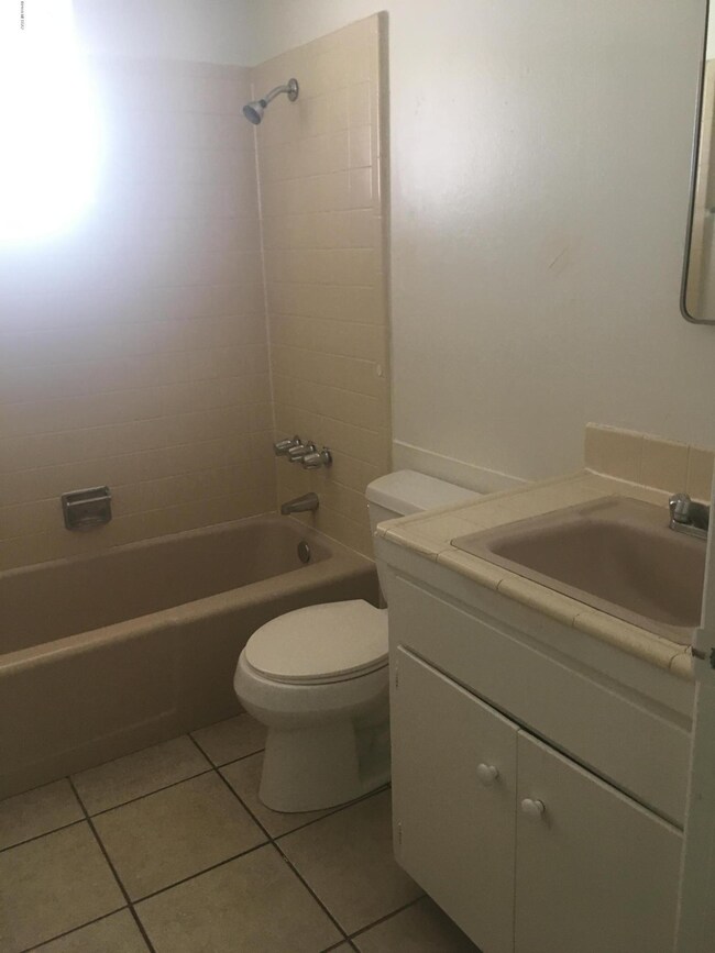 420 E Yavapai Rd unit 6, Tucson, AZ 85705 - photo 7