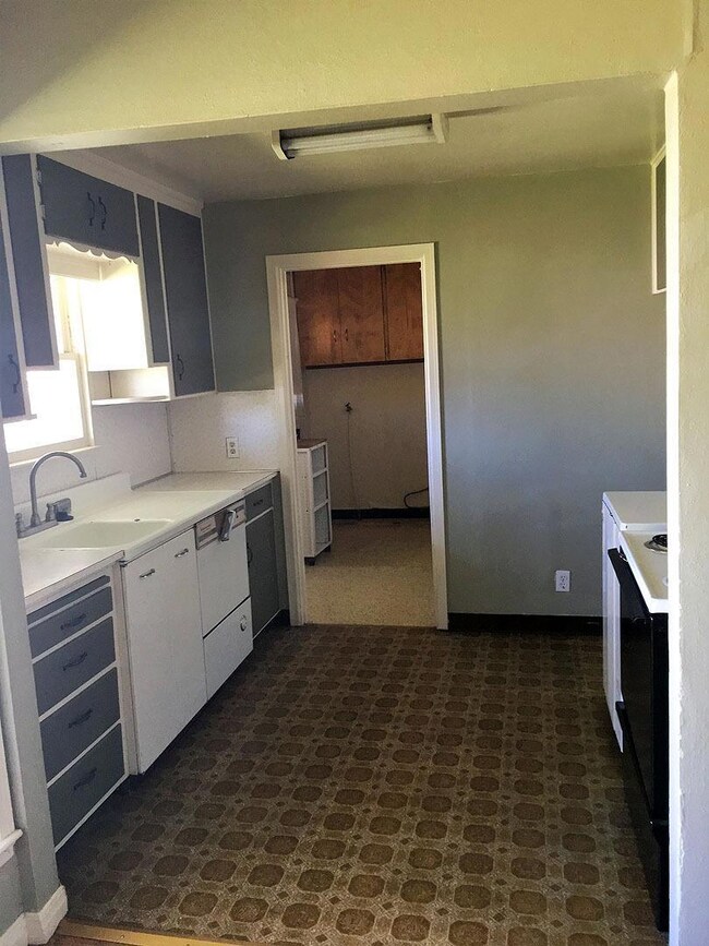 2628 Gettle St, Klamath Falls, OR 97603 - photo 7