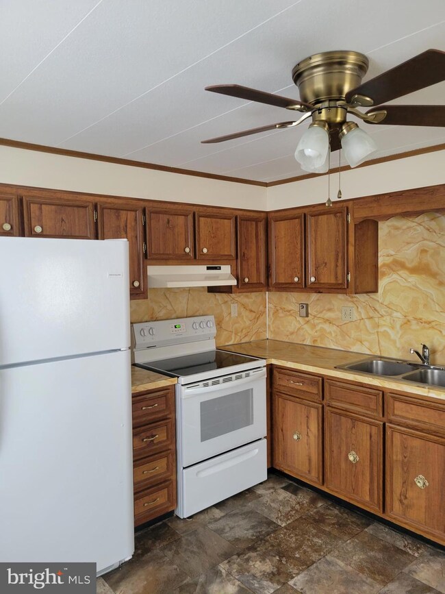 222 W King St, Waynesboro, PA 17268 - photo 4