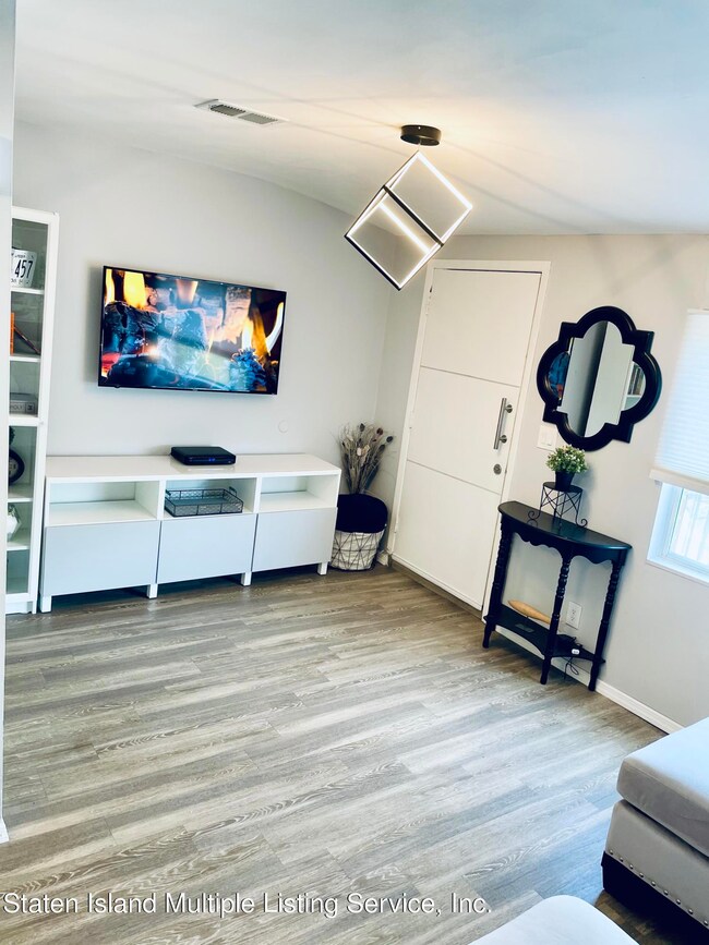 36B Francine Ct unit 94B, Staten Island, NY 10306 - photo 6