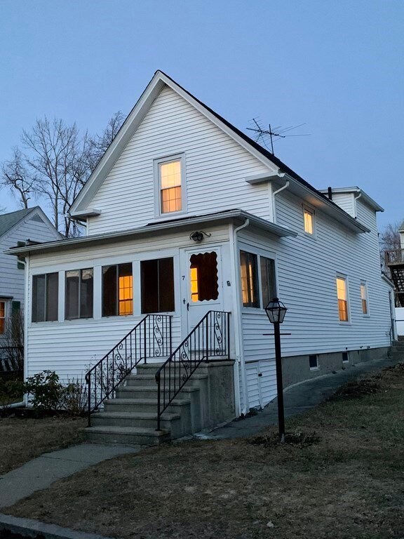 7 Standish St, Worcester, MA 01604 - photo 2