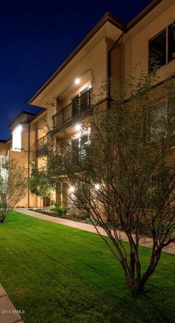 558 x 124 exterior night