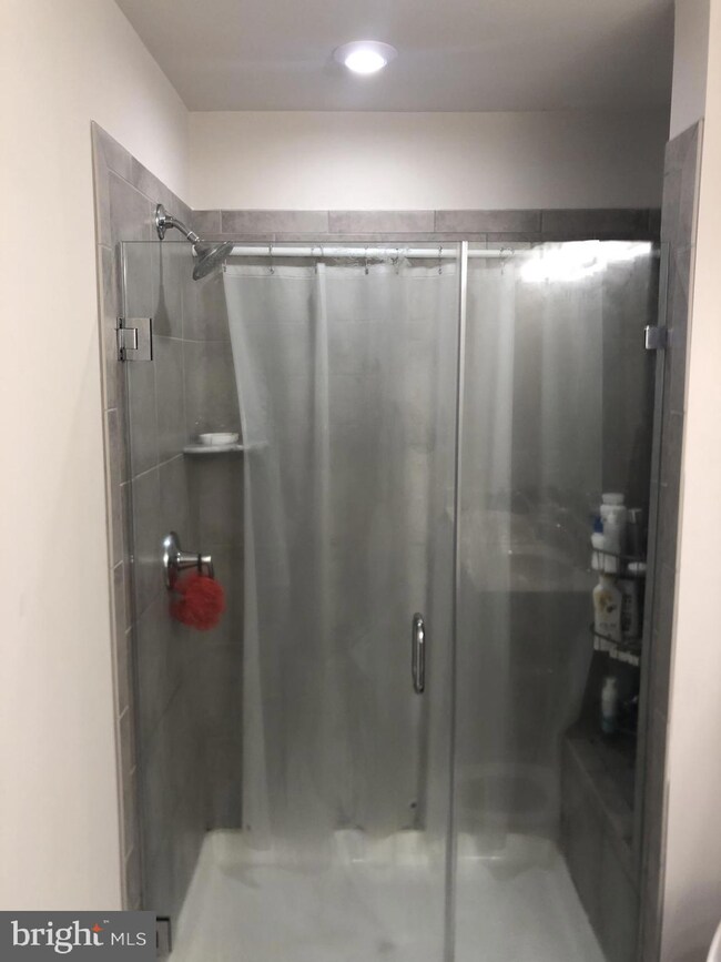 7208 Clagett Dr, Hyattsville, MD 20785 - photo 3