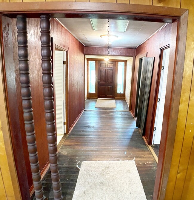 2421 Cottonwood Ave, Bay City, TX 77414 - photo 2