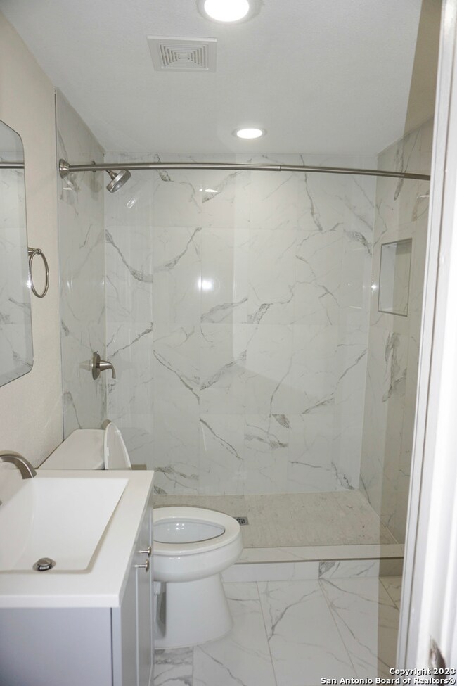 521 E Dewey Place unit 2, San Antonio, TX 78212 - photo 6