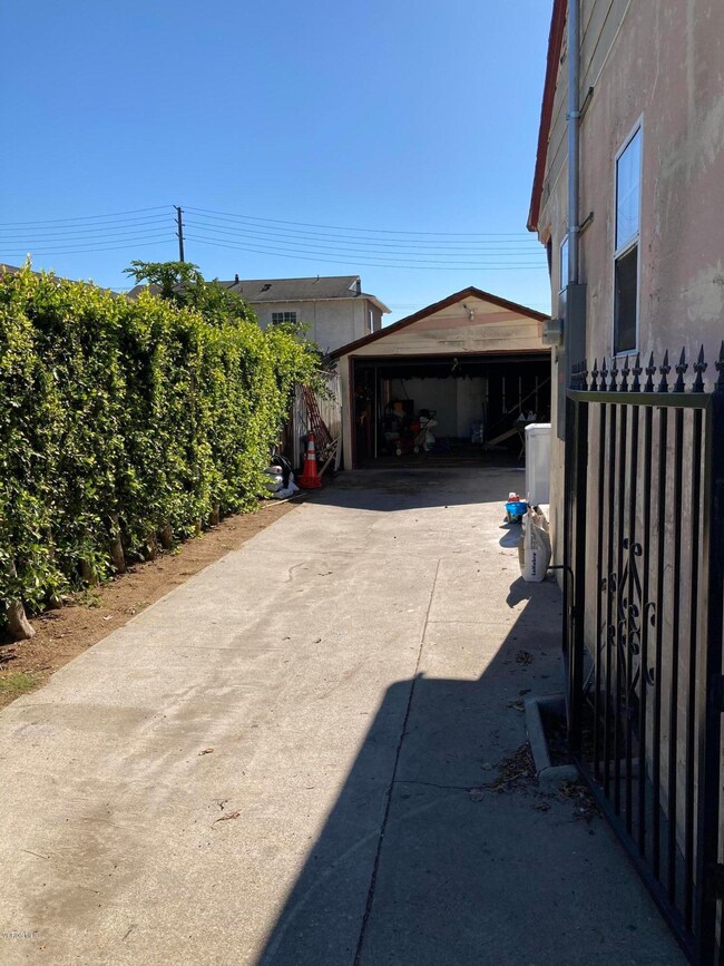 4120 W 102nd St, Inglewood, CA 90304 - photo 4