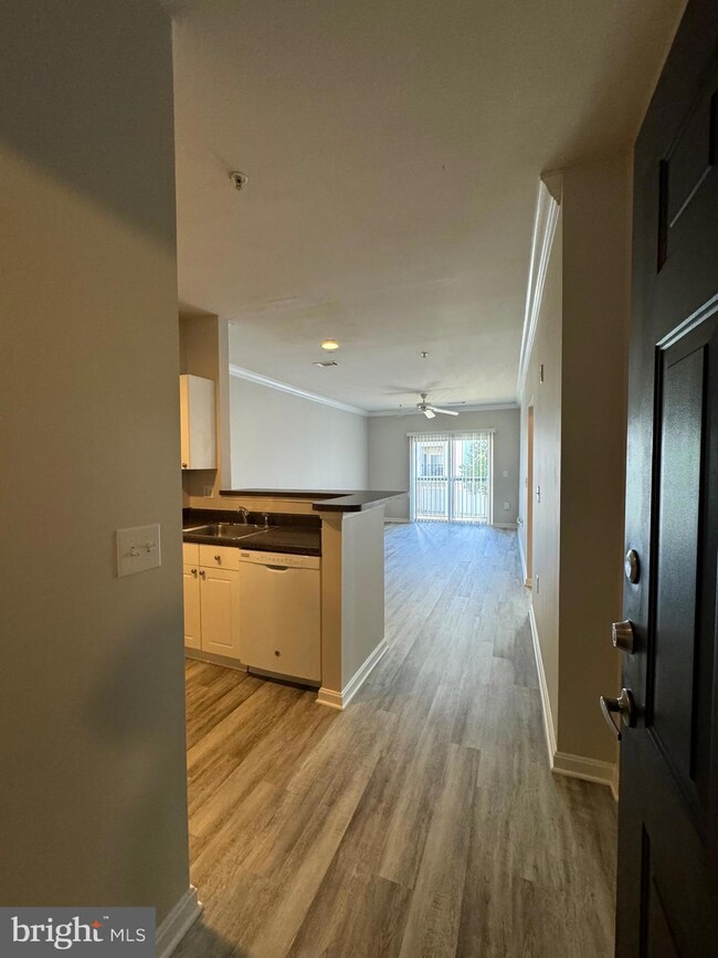 11350 Aristotle Dr unit 7-203, Fairfax, VA 22030 - photo 4