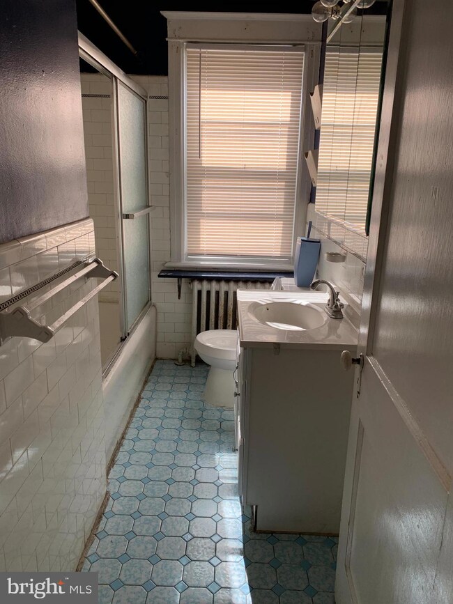 392 Avon Rd unit 2, Upper Darby, PA 19082 - photo 4