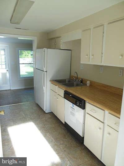 282 Wakefield Dr, Colonial Beach, VA 22443 - photo 4