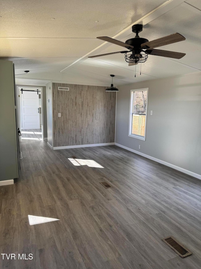 130 Lewis Blevins Rd, Elizabethton, TN 37643 - photo 5