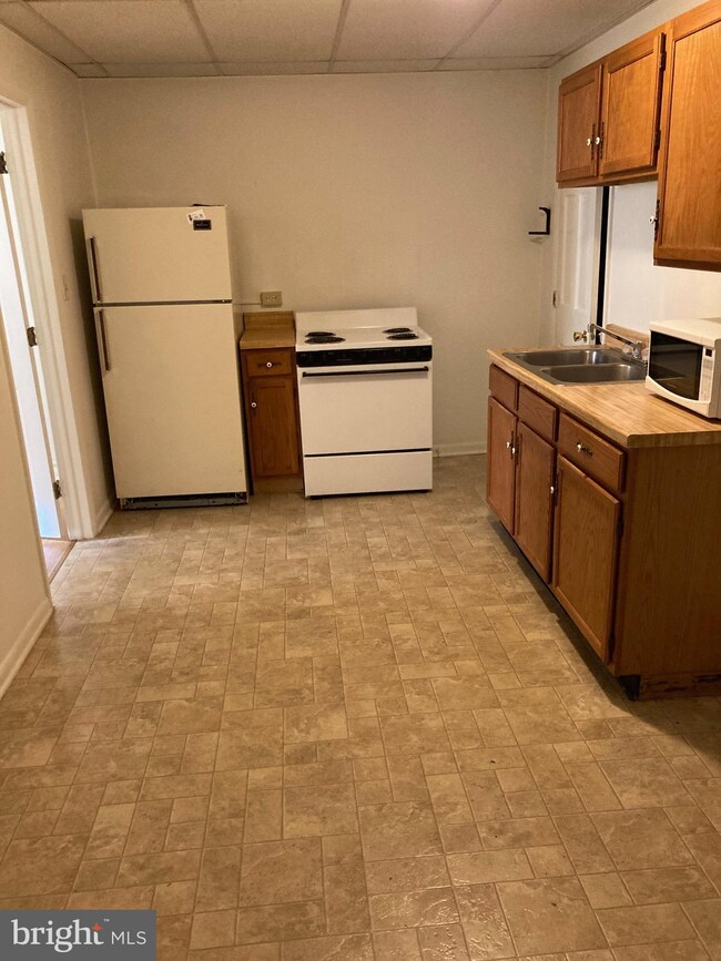 15 N Washington St unit 4, Berkeley Springs, WV 25411 - photo 3