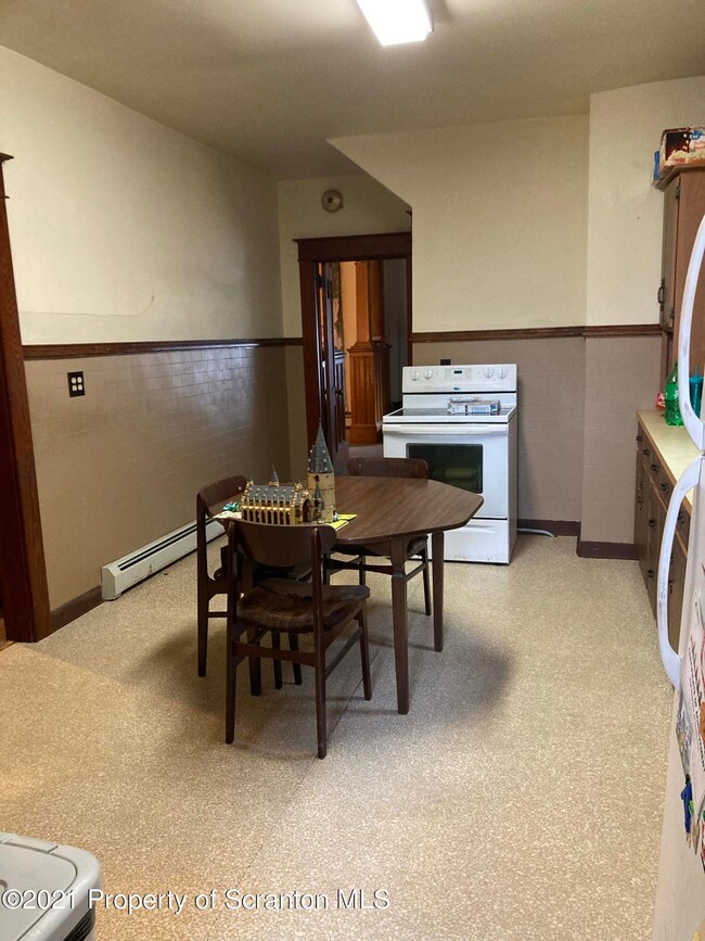 621 E Elm St, Scranton, PA 18505 - photo 4