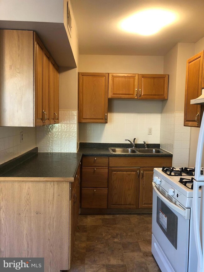 807 E 28th St, Wilmington, DE 19802 - photo 6