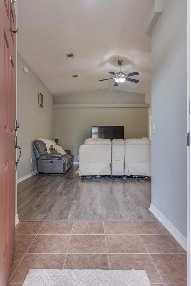 gallery_images_tc2006242-2006