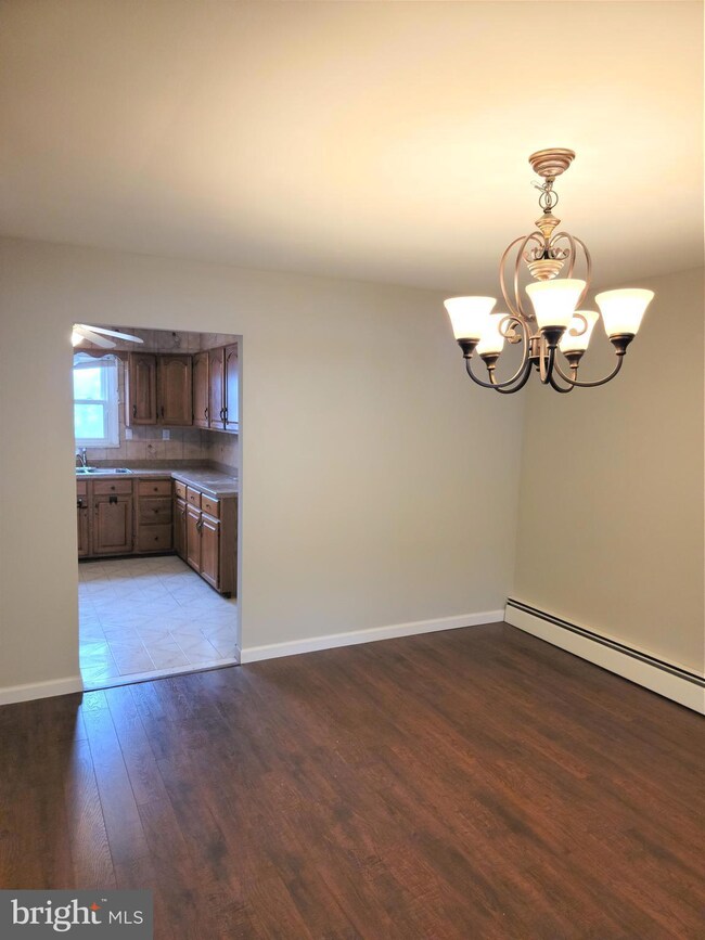 911 Hallowell St, Conshohocken, PA 19428 - photo 4