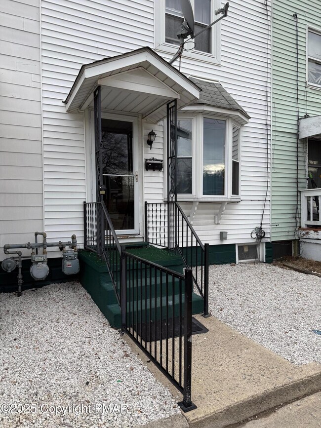 14 Linden St, Stroudsburg, PA 18360 - photo 3