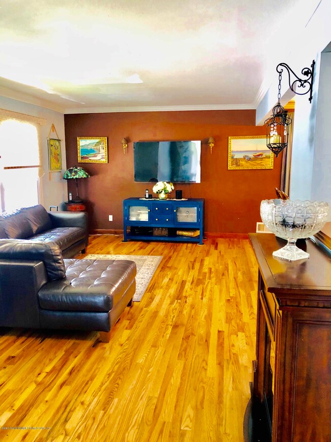 922 Bard Ave, Staten Island, NY 10301 - photo 5
