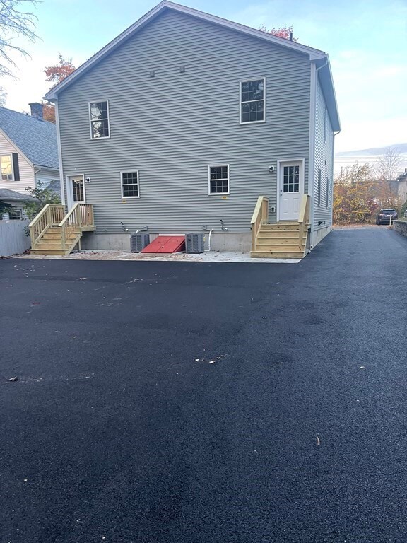 83B Hampshire St, Springfield, MA 01151 - photo 3