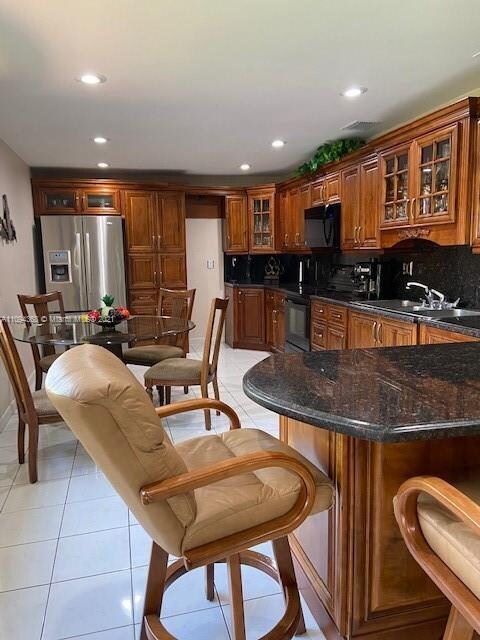 Renovated kitchen w/dining area. 21x11