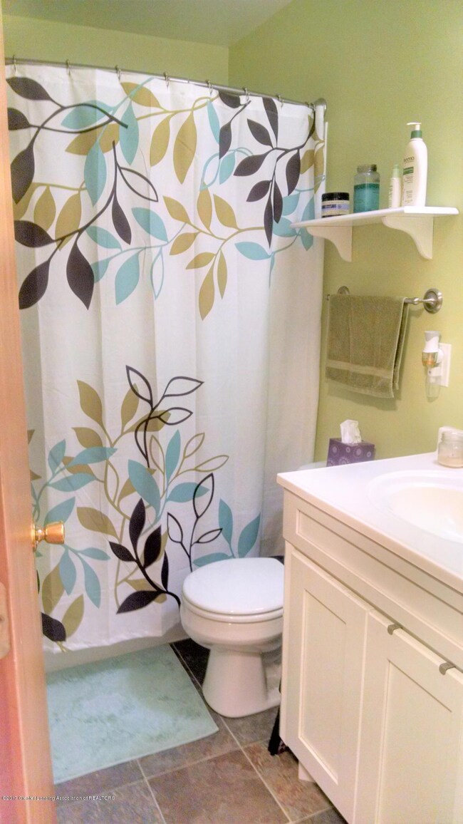 521 W Paulson St, Lansing, MI 48906 - photo 4