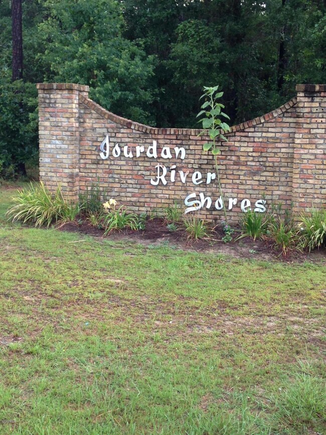 Very popular waterfront subdivision !