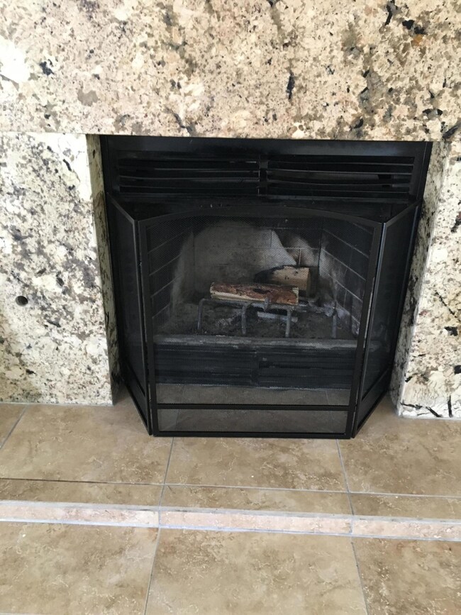 14103 Brentwood Dr, Victorville, CA 92395 - photo 4