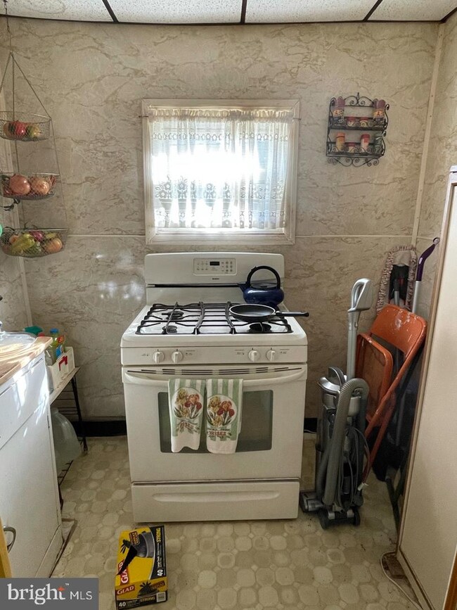 3311 W Rogers Ave, Baltimore, MD 21215 - photo 7