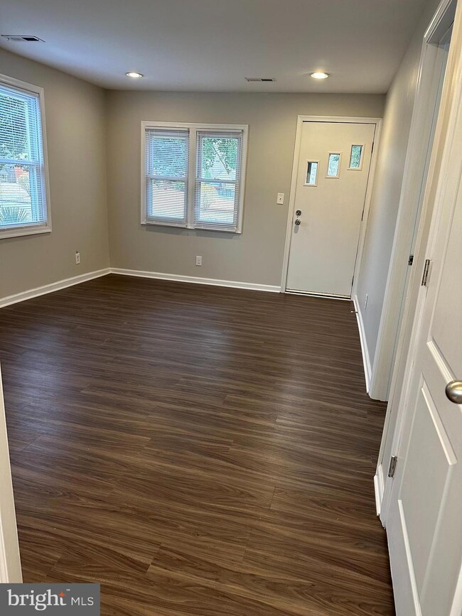 5242 Sands Rd, Lothian, MD 20711 - photo 2