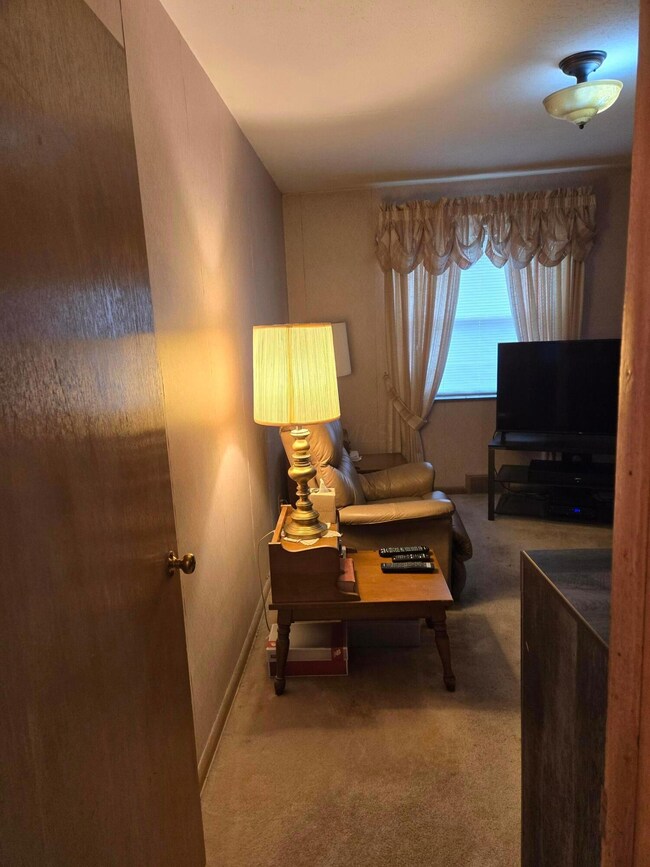 2752 Bernadette Rd, Columbus, OH 43204 - photo 7