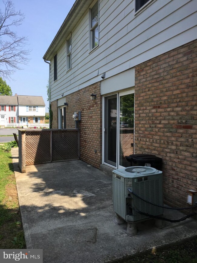 952 E Maple St unit B, Palmyra, PA 17078 - photo 6