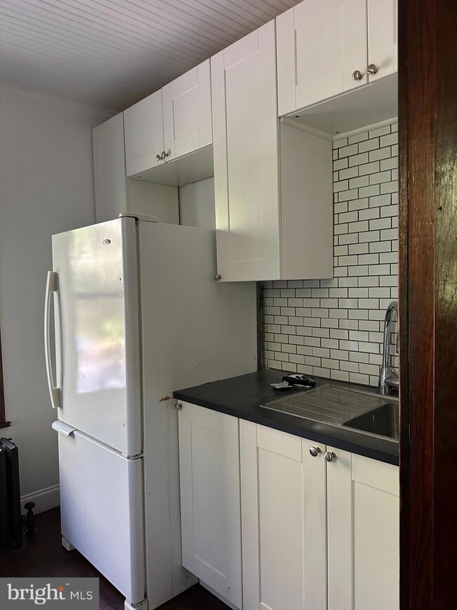 303 E 6th St unit A, Laurel, DE 19956 - photo 2