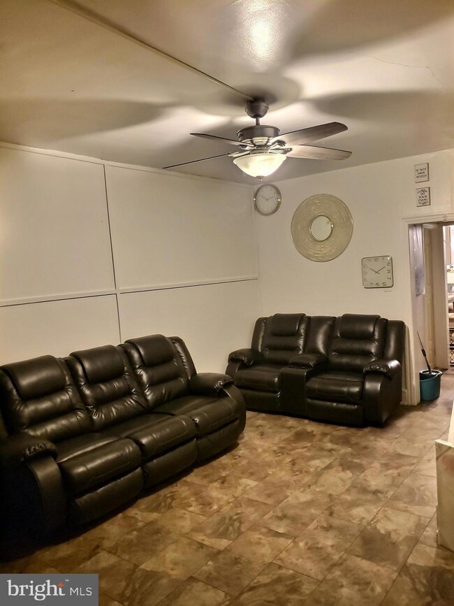 917 Greenwich St, Reading, PA 19604 - photo 3