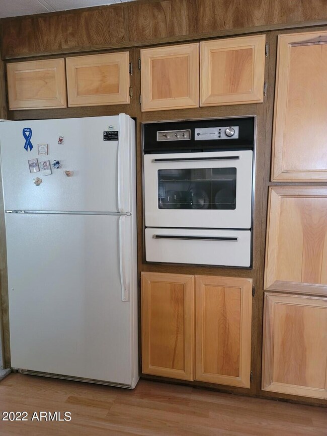 KITCHEN -STORAGE-FRIDGE-OVEN