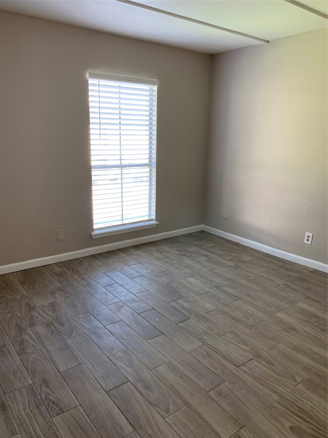 6200 W Tidwell Rd unit 806, Houston, TX 77092 - photo 7