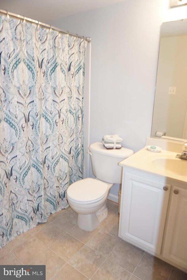 8009 Apple Valley Dr, Pasadena, MD 21122 - photo 5