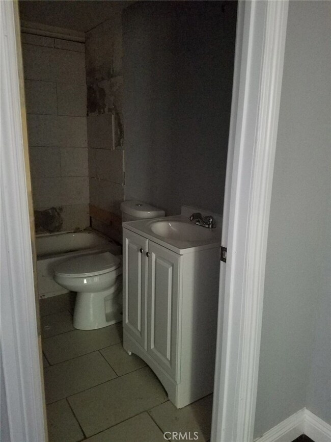 11761 Compton Ave, Los Angeles, CA 90059 - photo 3