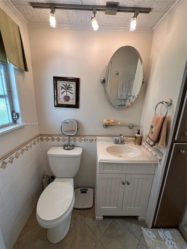 573 NE 47th Ct, Pompano Beach, FL 33064 - photo 3