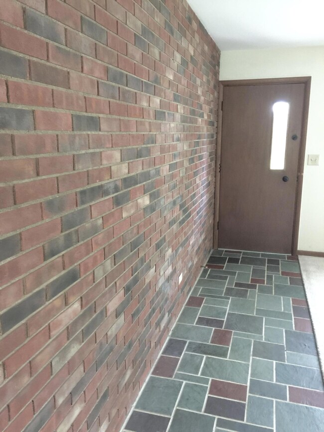 5425 Rockwood Rd, Columbus, OH 43229 - photo 3