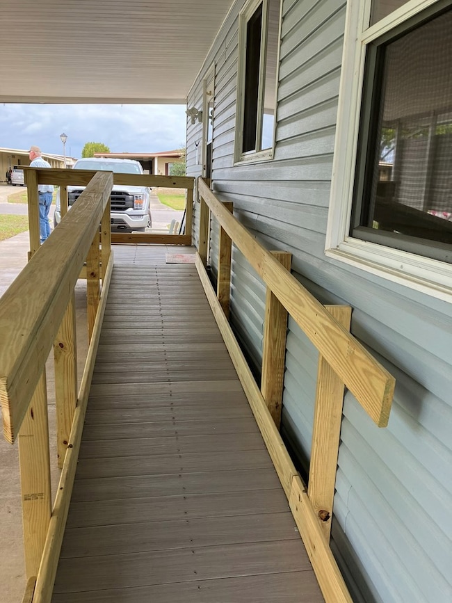 1305 Mohawk Cir, Tavares, FL 32778 - photo 5