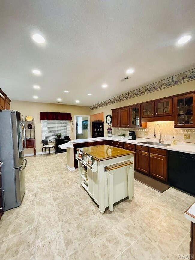 Huge Spacious Kitchen