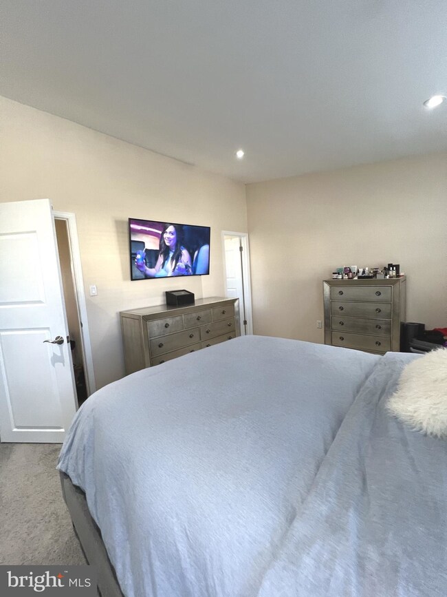 967 Central Hills Ln, Hyattsville, MD 20785 - photo 3