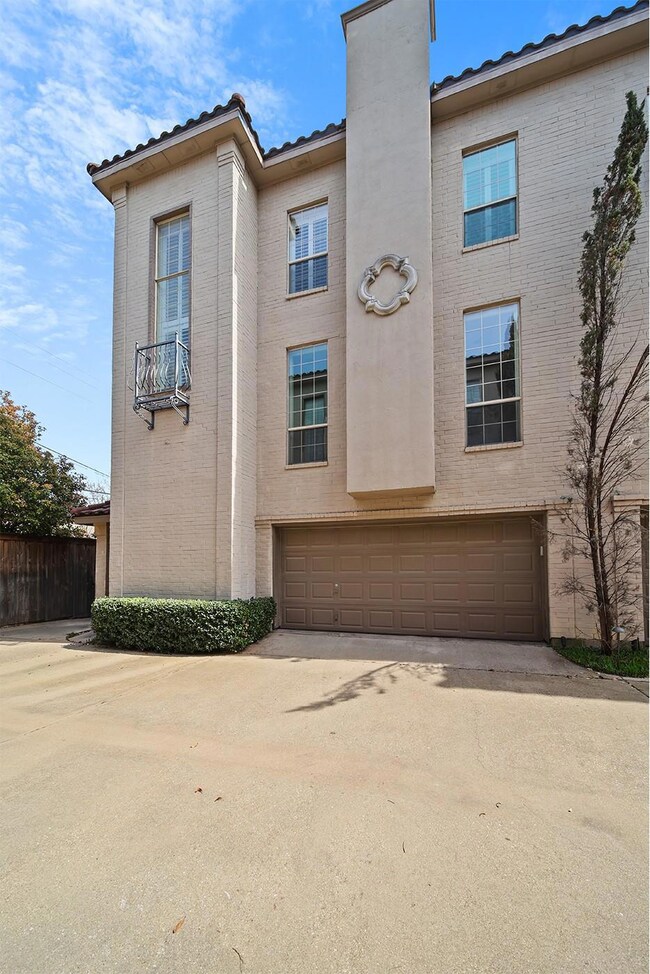 View of front of property featuring an attached ga