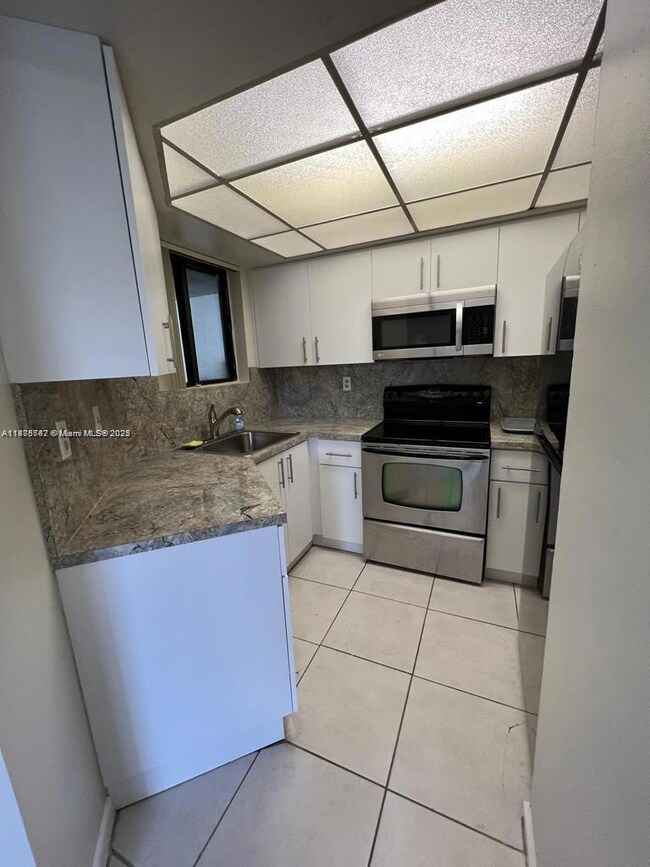 Verabella Falls unit F-415, Miami, FL 33193 - photo 6