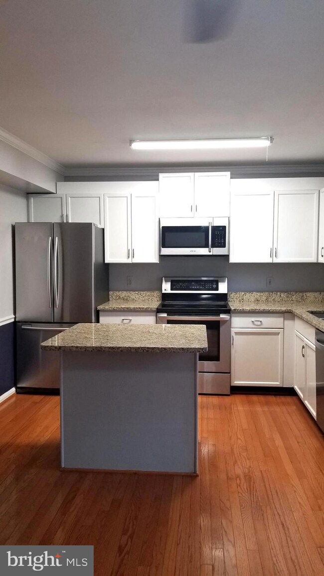 13938 Baton Rouge Ct, Centreville, VA 20121 - photo 2