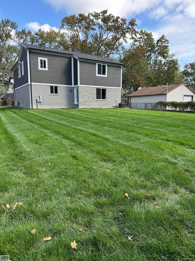 22704 Euclid St, Saint Clair Shores, MI 48082 - photo 3