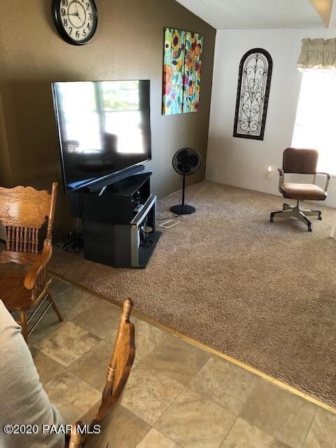 17137 Roadrunner Living Rm 2
